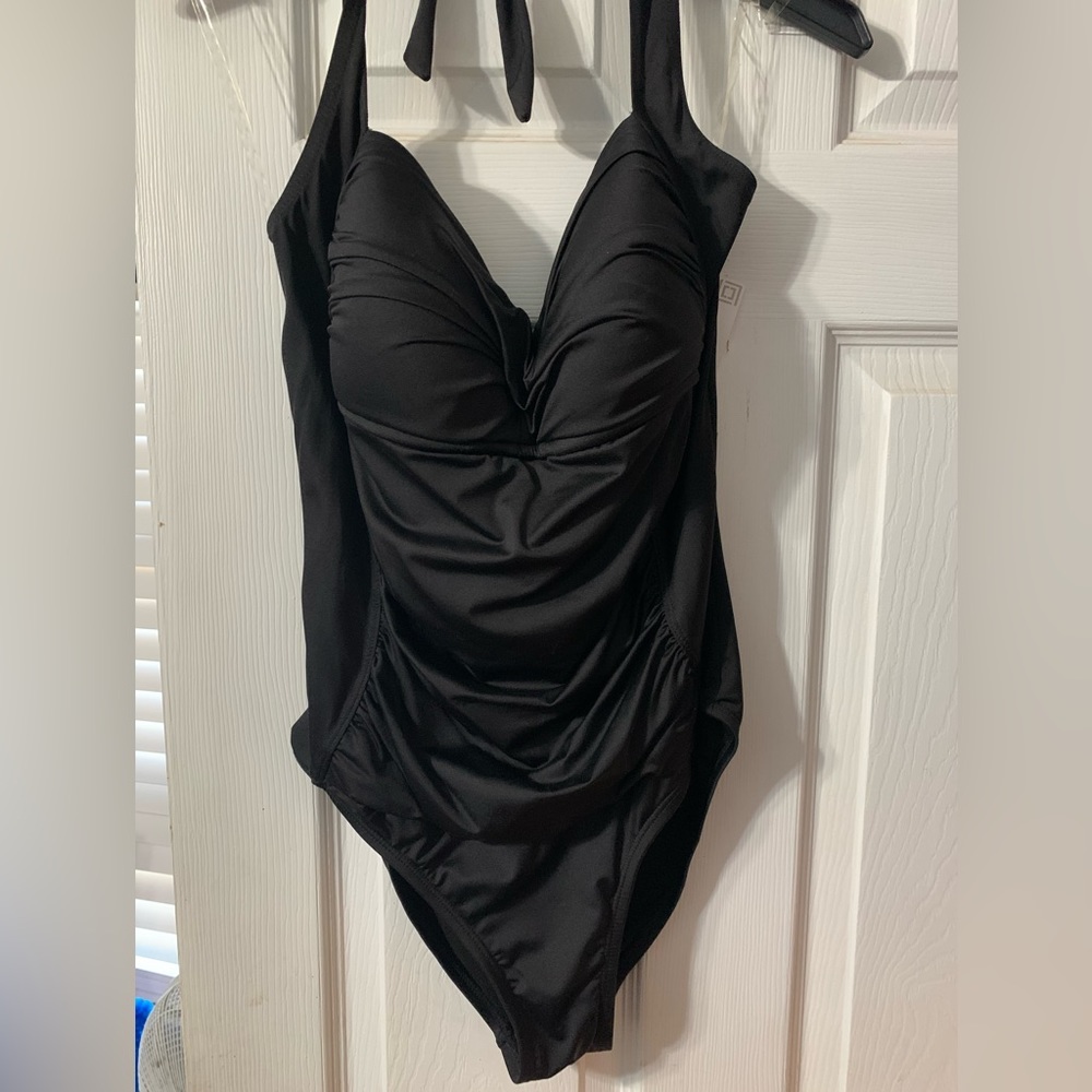 Liz Claiborne speedo one piece women’s swimsuit size 12.